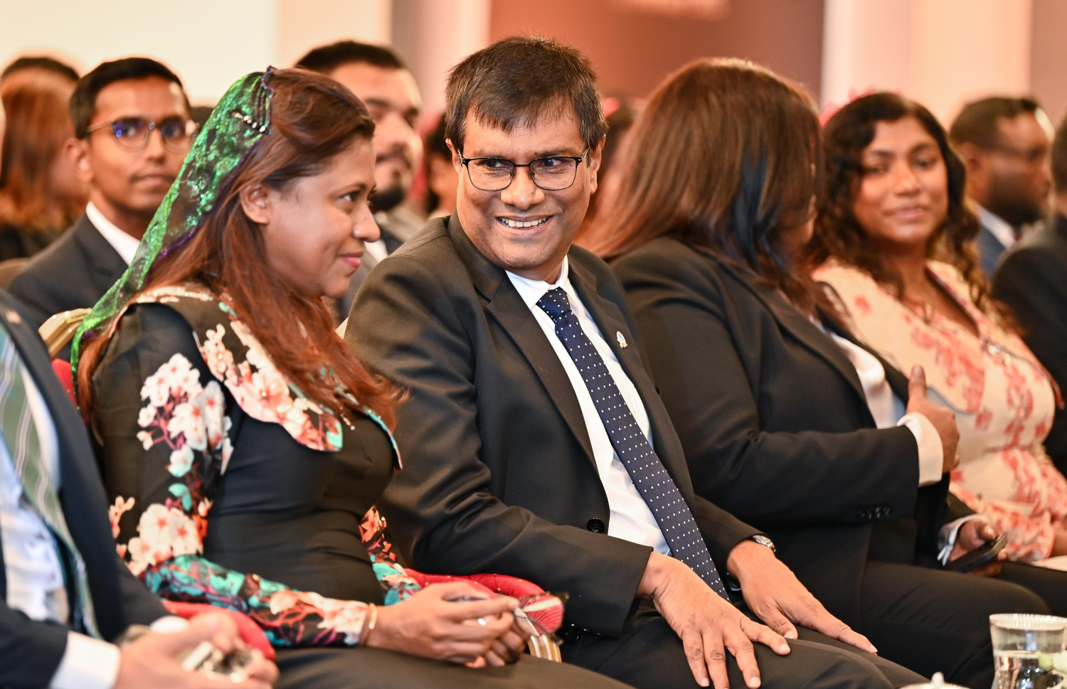 ވަކީލު ކަމާ އަލަށް ގުޅުނު ވަކީލުން ހުވާކުރަން މިއަދު ބޭއްވި ރަސްމިއްޔާތުގައި އުއްތަމަ ފަނޑިޔާރު މުއުތަސިމް އަދި ބާ ކައުންސިލްގެ ނައިބު ރައީސް މިޒްނާ.---ފޮޓޯ: ފަޔާޒު މޫސާ| މިހާރު