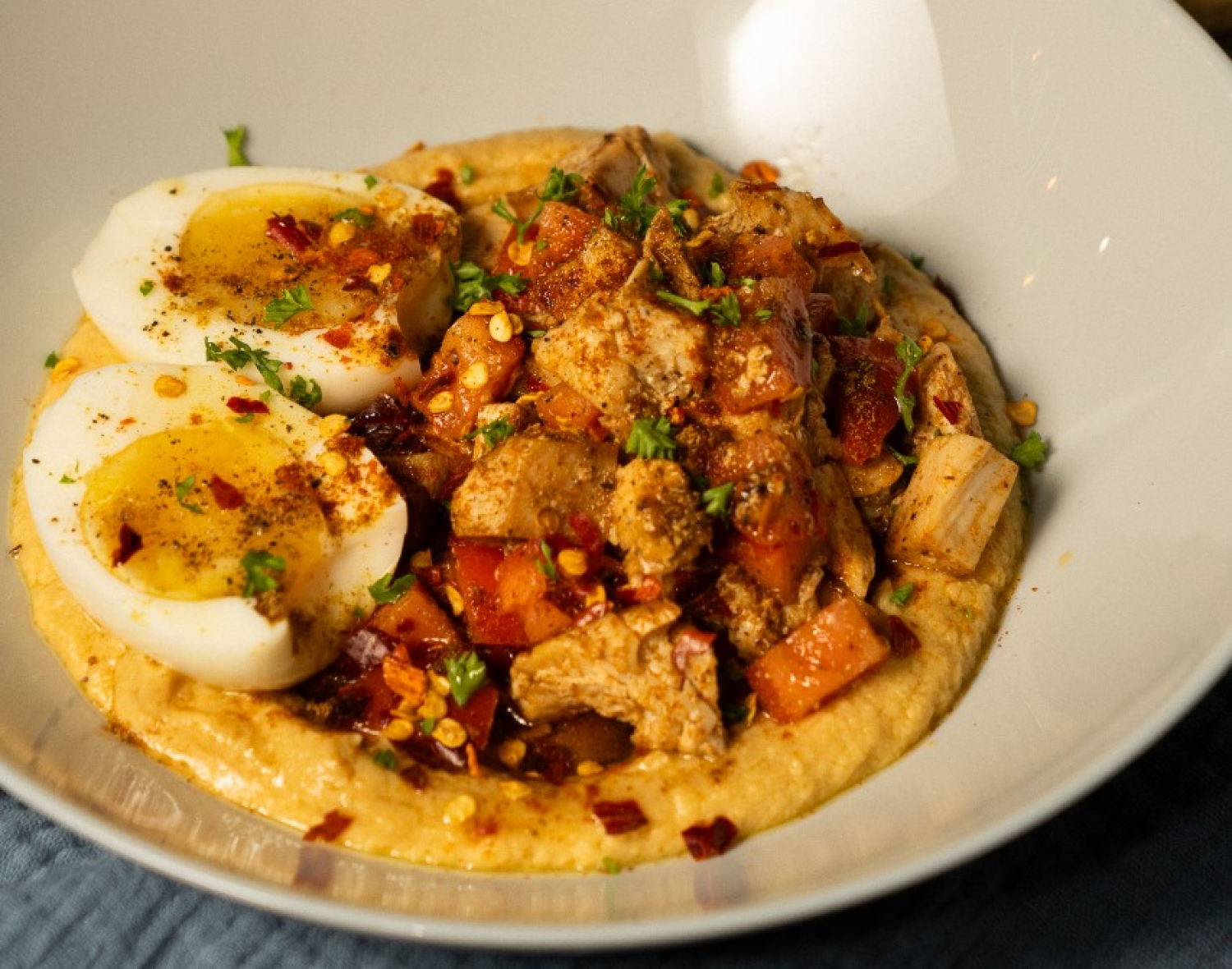 ވެލްނެސް ކްލަބް ކެފޭގައި ހަދާފައިވާ ކެއުމެއް.