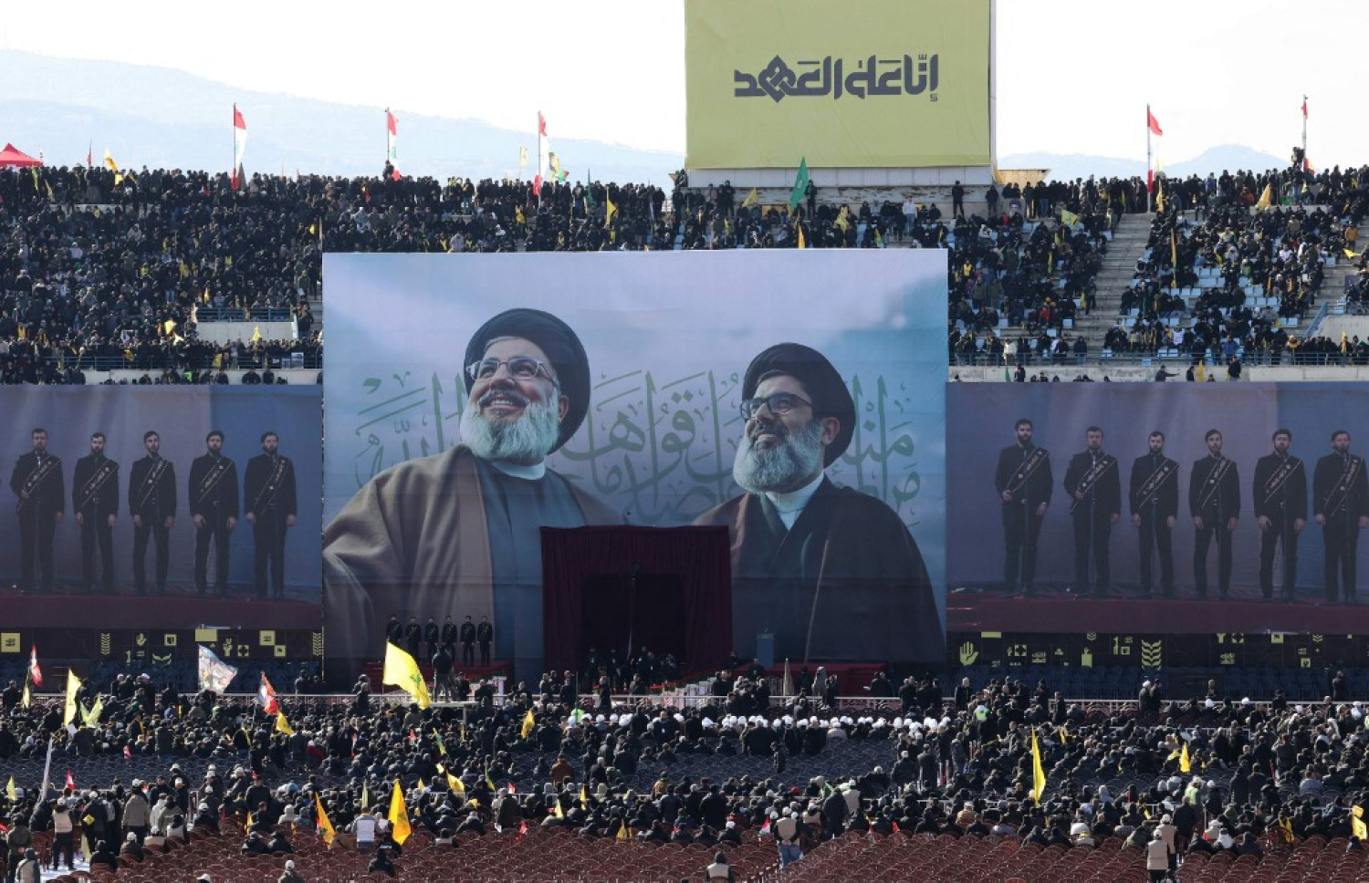 އިޒްރޭލުން އަވަހާރަކޮށްލި، ހިޒްބުﷲގެ ކުރީގެ ލީޑަރު ހަސަން ނަސްރުﷲ އާއި އޭނާއަށް ފަހު ދެން ޖަމާއަތާ ހަވާލުވާނެ ކަމަށް ބެލެވުނު ހާޝިމް ޝަފިއްޔުއްދީންގެ ފޮޓޯ ބަހައްޓާފައި. -- ފޮޓޯ: އޭއެފްޕީ