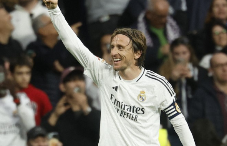 މޮޑްރިޗަކީ ފުޓްބޯޅައިގެ އަގުހުރި ހަދިޔާއެއް: އަންޗެލޮޓީ