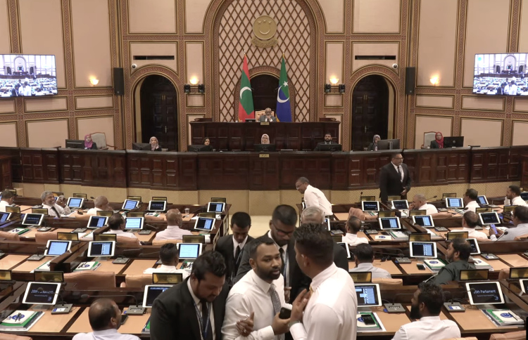 އިހުސާންގެ މައްސަލަ ހޫނުވެ މީކާއިލް ތަޅުމުން ނެރެފި