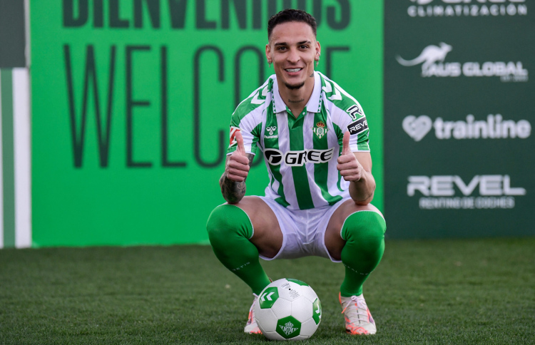 އެންޓޮނީގެ ރަތްކާޑު ކެންސަލް، ރެއާލާ ދެކޮޅަށް ކުޅެވޭނެ