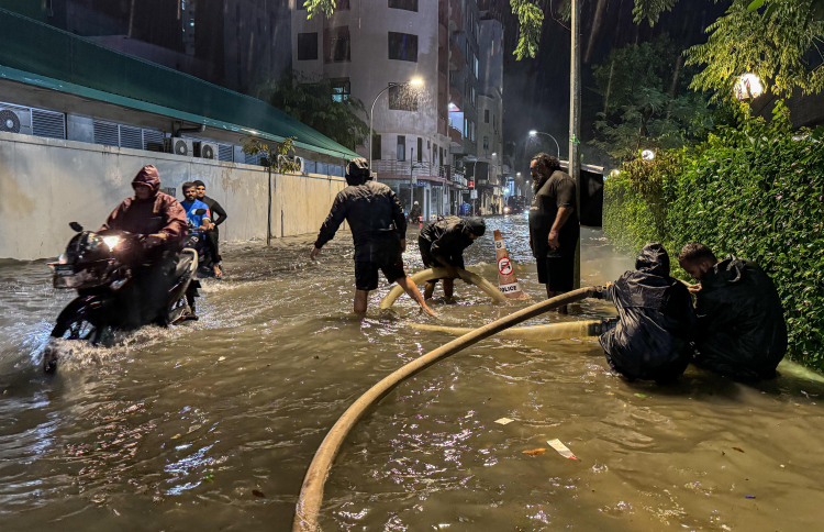 މާލެއިން 17،000 އެއްހާ ޓަނުގެ ފެން ހިންދައިފި