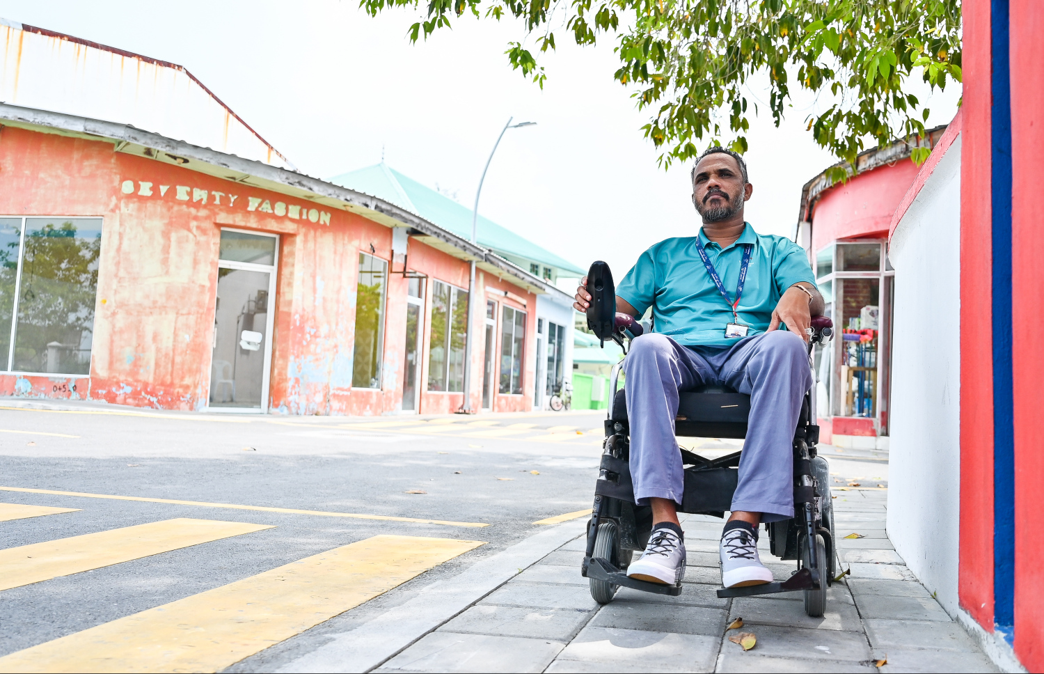 އަފްރާހު ފުރޮޅުލީ ގޮނޑީގައި ދުއްވާފައި ދަނީ.---ފޮޓޯ: ފަޔާޒު މޫސާ| މިހާރު