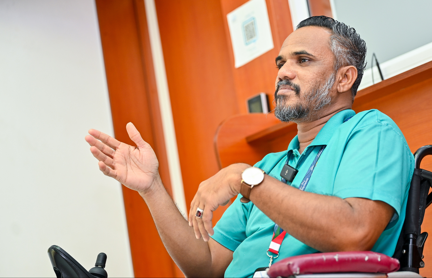 އަފްރާހު "މިހާރު" ގެ ނޫސްވެރިންނާ ތިނަދޫ ސިޓީ ކައުންސިލް އިދާރާގައި ވާހަކަ ދައްކަވަނީ.---ފޮޓޯ: ފަޔާޒު މޫސާ| މިހާރު