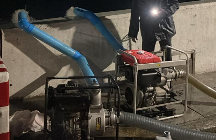 ބޯކޮށް ވާރޭ ވެހި، ފެން ހިންދުމަށް ސިފައިން ނިކުމެއްޖެ