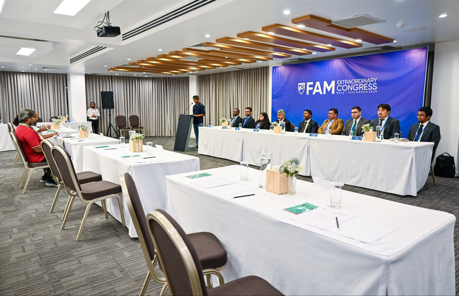 އެފްއޭއެމްގެ ކޮންގްރެސް، ފުރަތަމަ ޑިވިޝަނުގެ ފަސް ކްލަބަކުން ބޮއިކޮޓް ކުރި ނަމަވެސް ކޯރަމް ހަމަވުމުން ކޮމިޓީގެ ބައްދަލުވުން ކުރިއަށް ގެންދިޔަ. --- ފޮޓޯ: ފަޔާޒު މޫސާ | މިހާރު