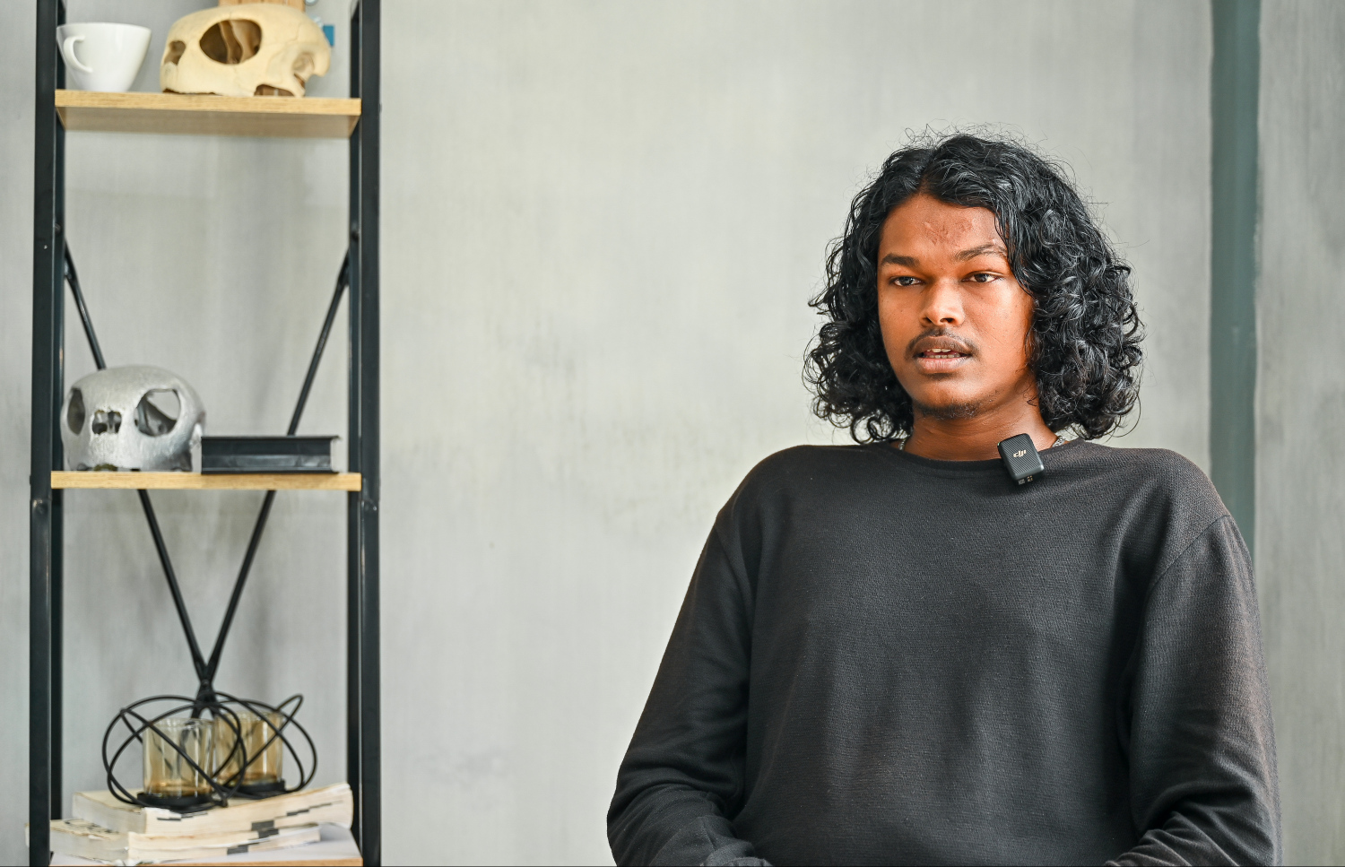 މުހައްމަދު ފިރުޝާން "މިހާރު"އަށް އިންޓަވިއު ދެނީ.-- ފޮޓޯ: ފަޔާޒް މޫސާ | މިހާރު