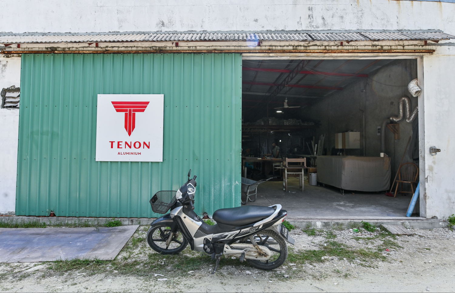 ތިނަދޫގައި ހިންގާ މުސްތަފާގެ ކާޕެންޓަރީ.---ފޮޓޯ: ފަޔާޒު މޫސާ| މިހާރު