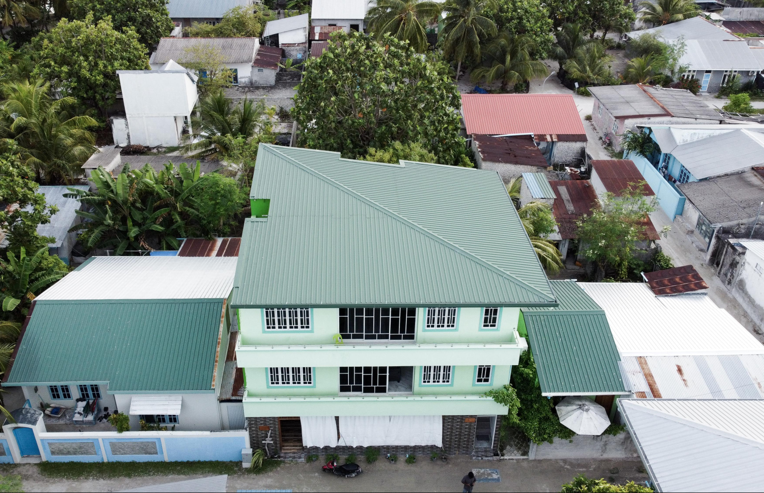 ހާޖަރާގެ ގޭގައި ހަދާފައިވާ ގެސްޓްހައުސް އާއި ރެސްޓޯރަންޓް.- ފޮޓޯ: ނިޝާން އަލީ | މިހާރު