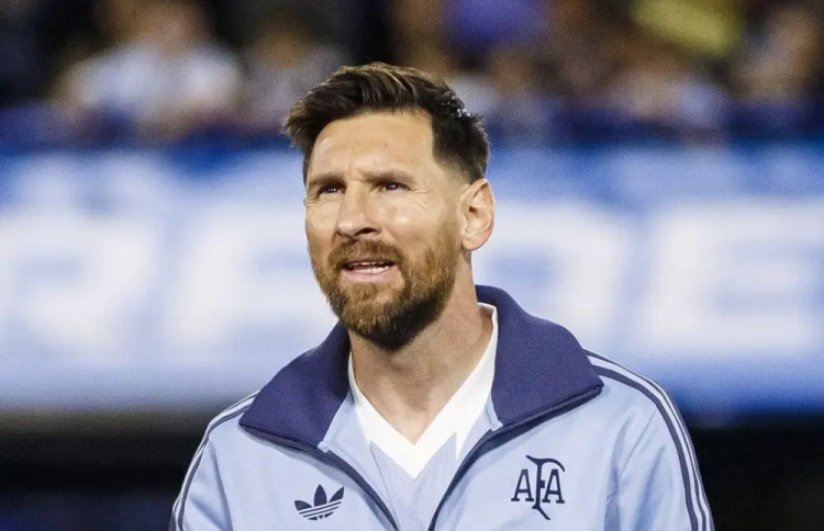 މެސީ އަށް އަނިޔާވެ އާޖެންޓީނާގެ ސްކޮޑުން ވަކި ވެއްޖެ