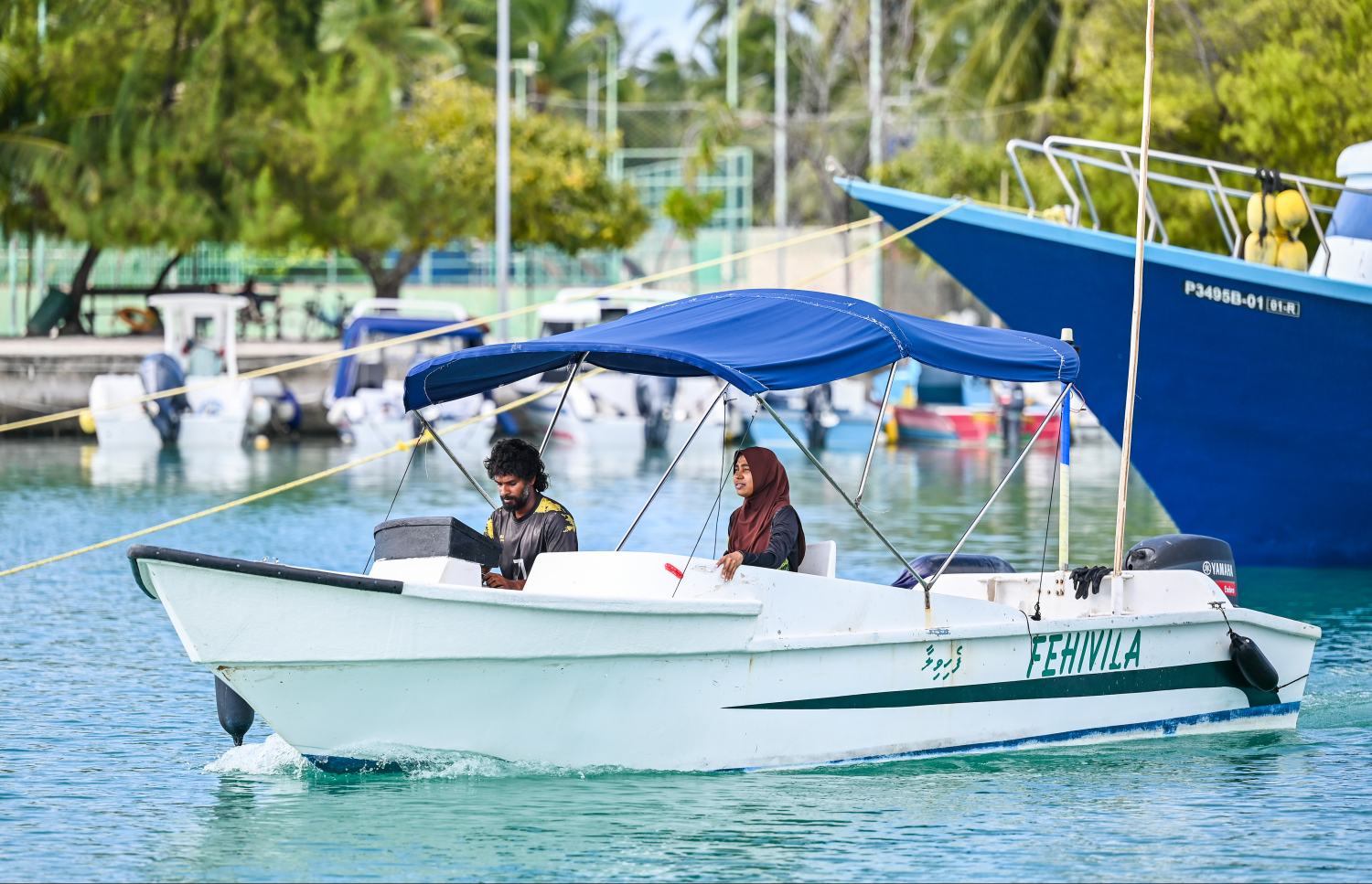 އިއްޒަތާއި ޝުހުރަތު ލޯންޗުގައި މަހަށް ނައްޓާލަނީ: ކޮންމެ ދުވަހަކު ވެސް އެ ދެމަފިރިން މަހަށް ދޭ -- ފޮޓޯ: ފަޔާޒް މޫސާ / މިހާރު