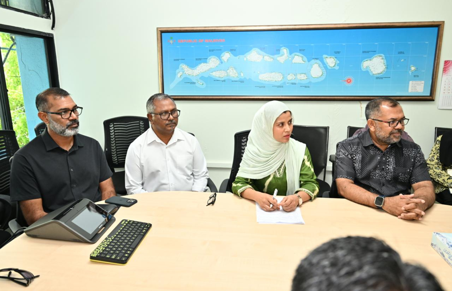 ރައީސް ޑރ. މުހައްމަދު މުއިއްޒު ތެލެސީމިއާ ސެންޓަރަށް ވަޑައިގެން އެ ތަނުގެ ވެރިންނާއެކު ބެއްވި ބައްދަލުވުމުގައި-- ފޮޓޯ: ރައީސް އޮފީސް