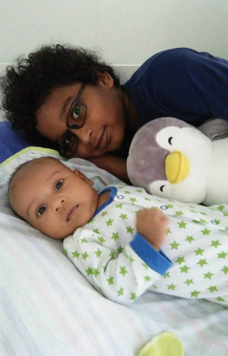 އައުބު އަދި ބެބީ.