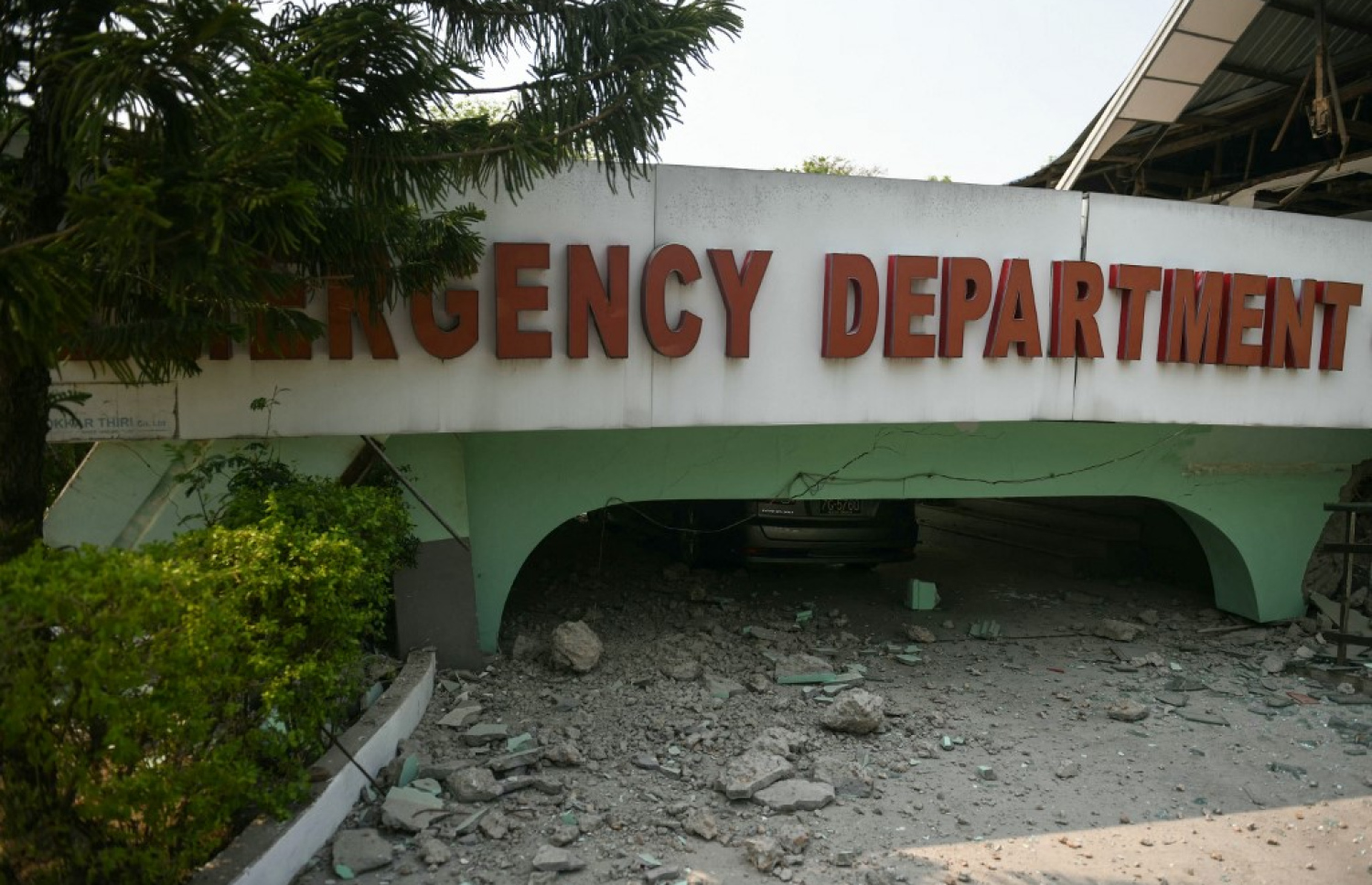 މިޔަންމާއަށް އައި ބިންހެލުމުގައި ހޮސްޕިޓަލެއް ހަލާކުވެފައި: މުހިންމު އިންފްރާސްޓްރަކްޗާއަށް ވަނީ ވަރަށް ބޮޑަށް ގެއްލުންވެފައި. -- ފޮޓޯ: އޭއެފްޕީ