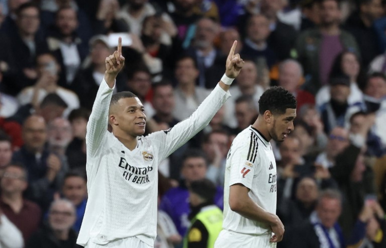 ހިލޭޖެހުމަކުން އެމްބާޕޭގެ ފުރަތަމަގޯލުން ރެއާލަށް މޮޅެއް