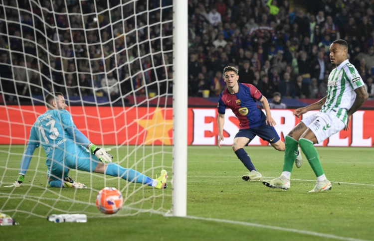 ރެއާލް ބަލިވެ ބާސެލޯނާ އަށް ހަތަރު ޕޮއިންޓުގެ ލީޑެއް