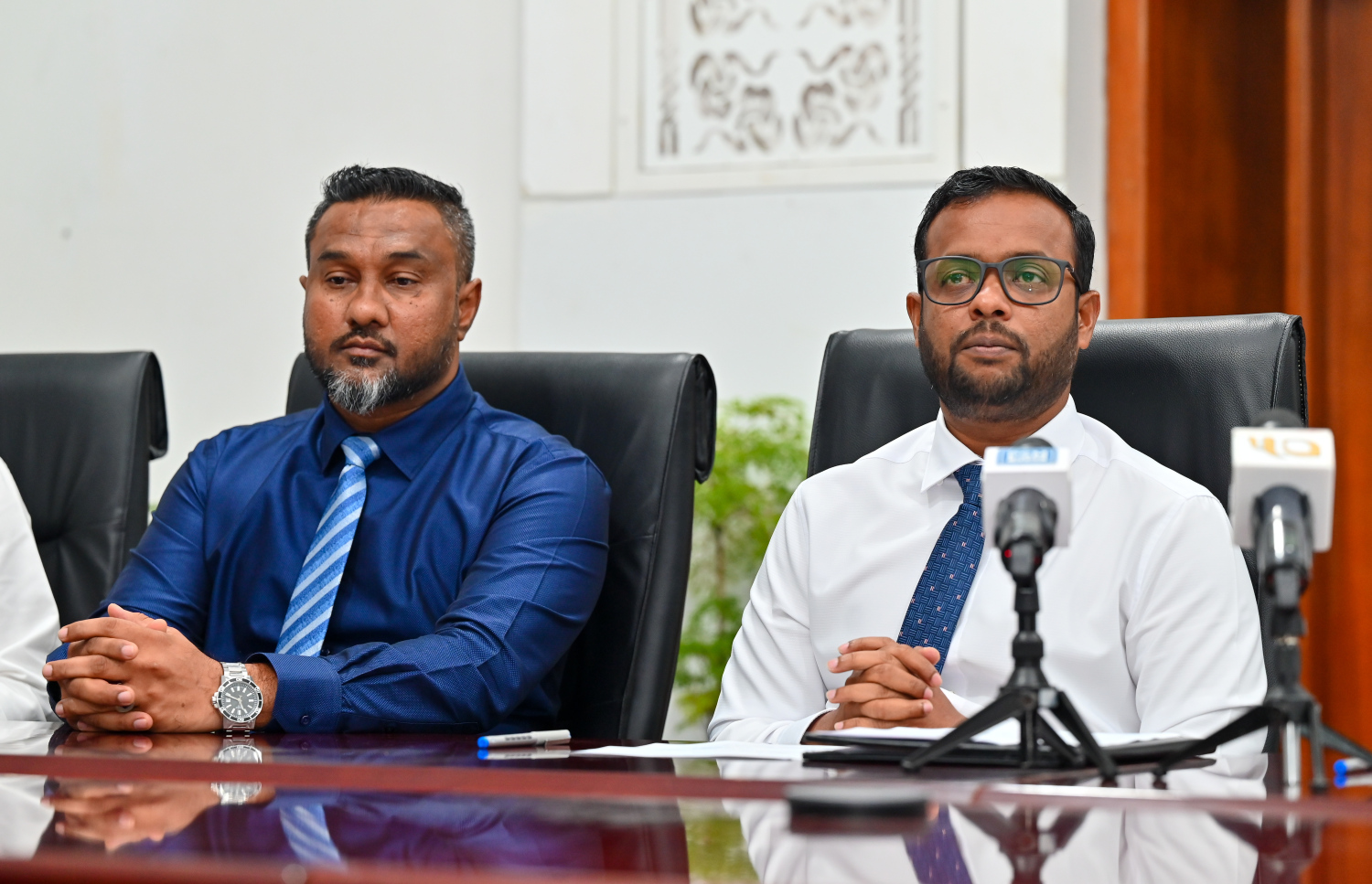 އައްޑޫ ލިންކް ރޯޑް އަލުން ހެދުމަށް މަޝްރޫއުގެ އެއްބަސްވުމުގައި ސޮއިކުރުމުގެ ރަސްމިއްޔާތު.-- ފޮޓޯ: ނިޝާން އަލީ | މިހާރު