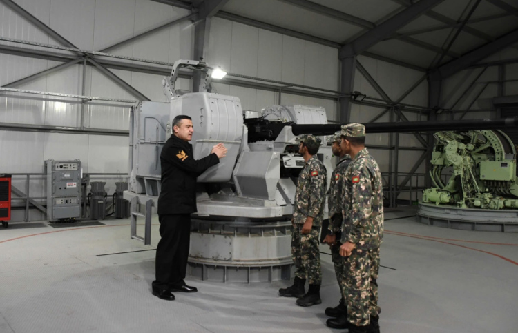 އަސްކަރީ މަނަވަރެއް ތުރުކީން ރާއްޖެއަށް ހަދިޔާކުރަނީ