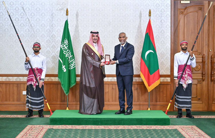 ސައުދީ ފަންޑުގެ ސީއީއޯއަށް ޝަރަފުގެ އިއްޒަތް