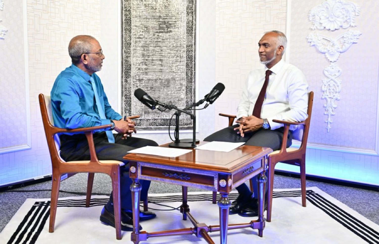 ރައީސް ޑރ. މުހައްމަދު މުއިއްޒު، "ރައްޔިތުންނާ އެކު" ޕޮޑްކާސްޓުގައި މައުލޫމާތު ދެއްވަނީ.