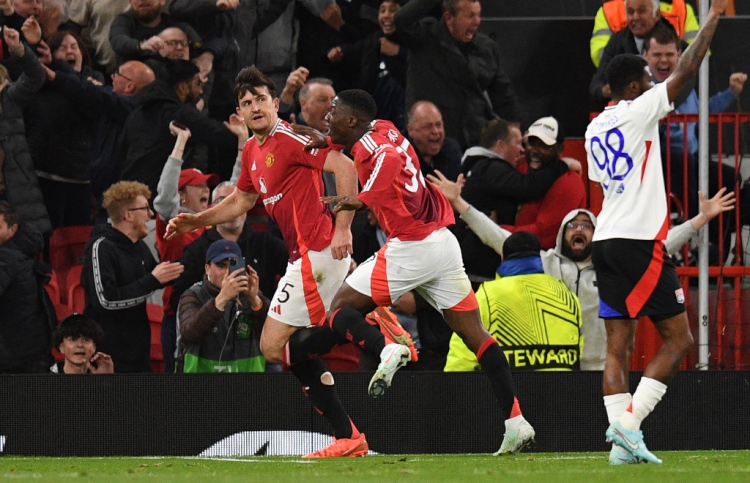 އިތުރު ވަގުތުގައި މެގުއާގެ ލަނޑުން ޔުނައިޓެޑް ސެމީއަށް