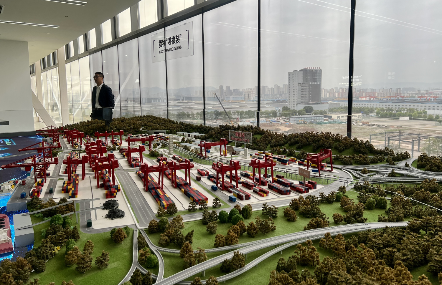 ޗޮންޗިން އިންޓަނޭޝަނަލް ލޮޖިސްޓިކްސް ހަބް ޕާކު އޮންނަ ގޮތުގެ މޮޑެލްއެއް.-- ފޮޓޯ: މިހާރު