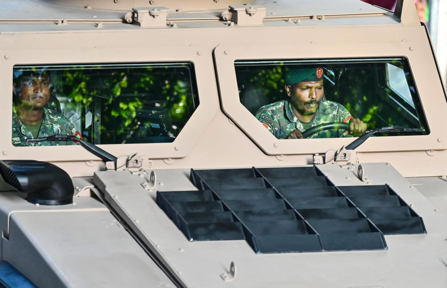 ރާއްޖޭގެ އަސްކަރިއްޔާ އަށް އަލަށް ގެނައި އާމަޑް ވެހިކަލްތައް މިއަދުގެ ޕެރޭޑުގައި ދައްކާލަނީ.---ފޮޓޯ: ފަޔާޒު މޫސާ| މިހާރު