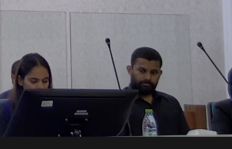 ޝަމްއާން ބަންދުކުރި ގޮތާ މެދު ސުވާލު އުފައްދައިފި