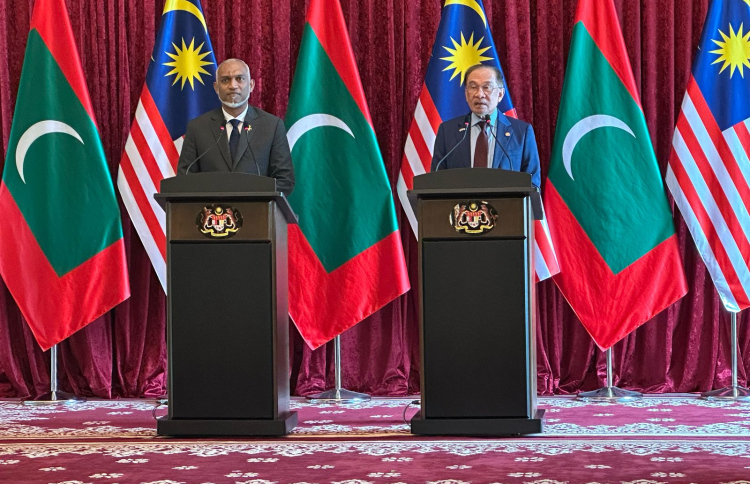 އިޒްރޭލު ޕާސްޕޯޓު މަނާކުރުމުން ރައީސަށް ތައުރީފު