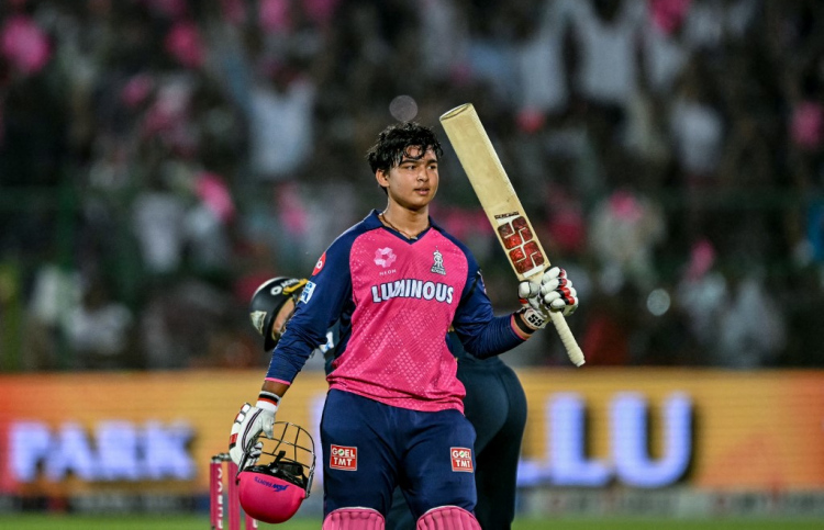 އުމުރުން 14 އަހަރުގައި ކްރިކެޓުގެ ބޮޑު ރެކޯޑެއް