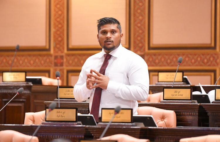 ދުންފަތުގެ ބިލު ހުށަހެޅި މެންބަރަށް މަރުގެ އިންޒާރުދީފި