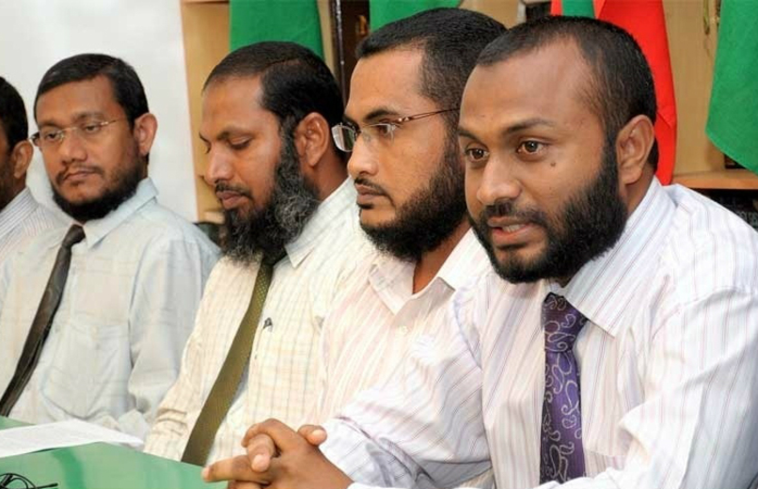 ޝަހީމް، އަދާލަތު ޕާޓީގައި އަމަލީ ގޮތުން އުޅުއްވި ދުވަސްވަރު ބޭއްވި ނިއުސް ކޮންފަރެންސެއްގައި ލީޑަޝިޕްގެ އެހެން ބޭފުޅުންނާ އެކު.