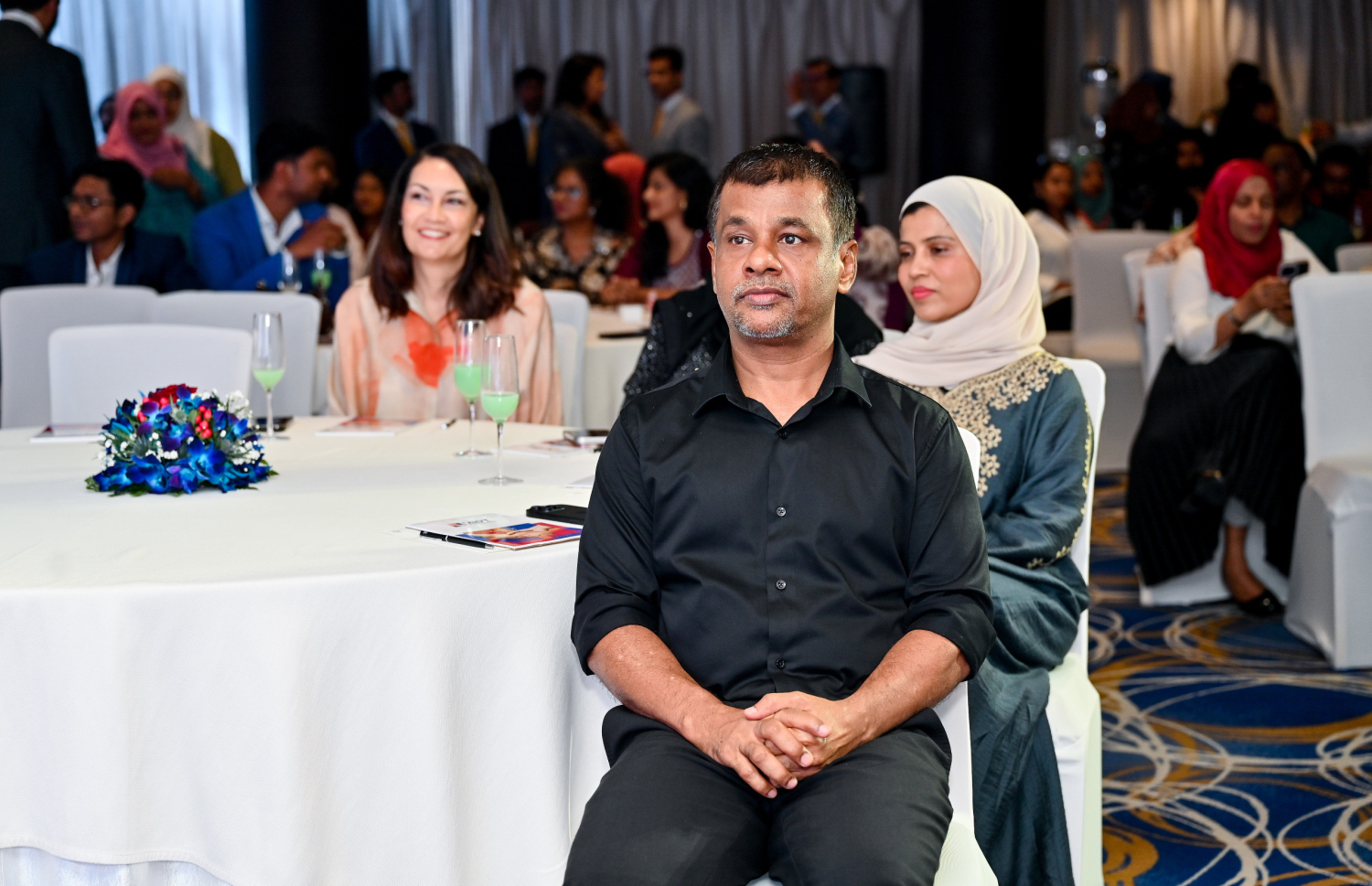 އިންޑިއާގެ ޗެންނާއީގައި ހުންނަ މަލްޓި ސެޕަޝަލްޓީ ހޮސްޕިޓަލް "މިއޮޓް"އިން ރާއްޖޭގައި ރިހެބިލިޓޭޝަން ސެންޓަރު ހުޅުވުމާއި ގުޅިގެން ރޭ ހޮޓެލް ޖެންގައި ބޭއްވި ރަސްމީ ހަފްލާގައި ހެލްތް މިނިސްޓަރު ނާޒިމް ބައިވެރިވެވަޑައިގަންނަވަނީ.-- ފޮޓޯ: ނިޝާން އަލީ | މިހާރު