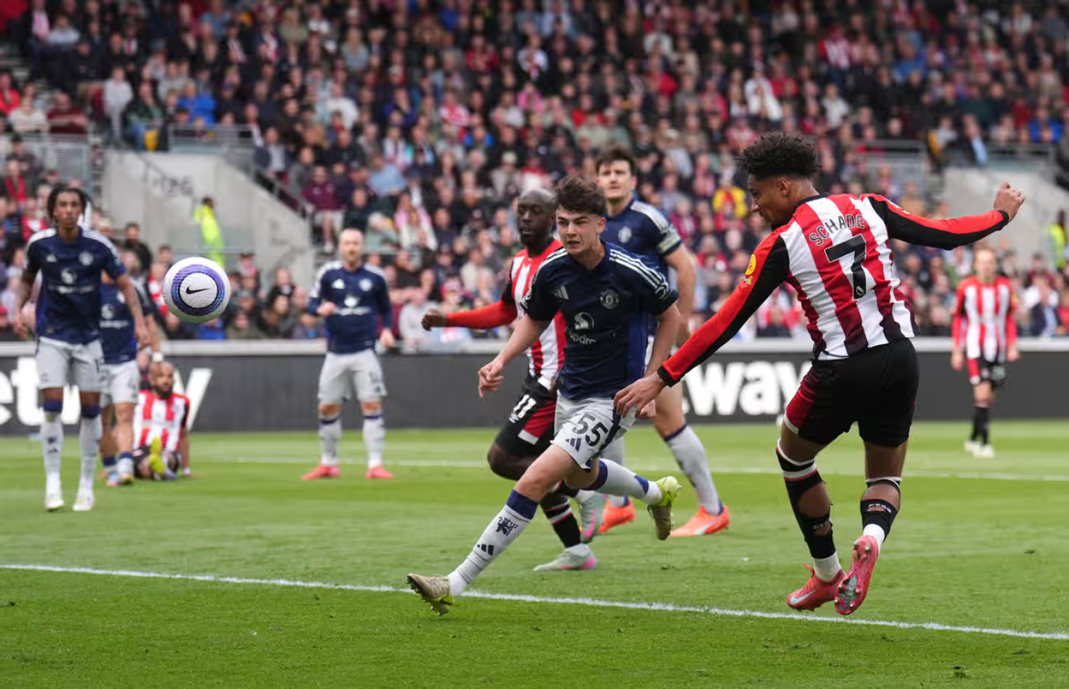 ބްރެންޓްފޯޑާއި ޔުނައިޓެޑްގެ މެޗުގެ ތެރެއިން: އެ މެޗަށް ޔުނައިޓެޑުން ނެރުނީ ޒުވާން ޓީމެއް