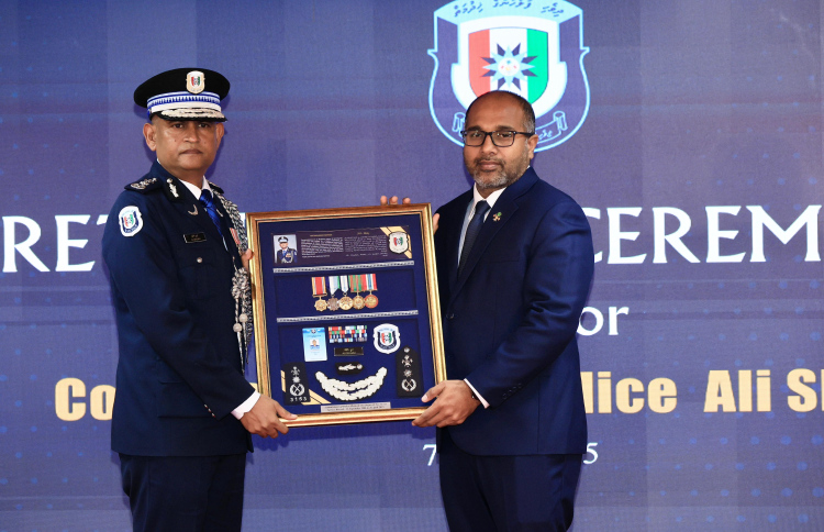 ކުރީގެ ޕޮލިސް ކޮމިޝަނަރު ޝުޖާއު ރިޓަޔާކުރައްވައިފި