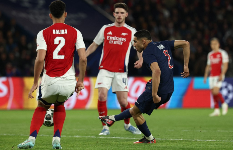 އާސެނަލްގެ އުއްމީދު ފެނަށް، ޕީއެސްޖީ ފައިނަލަށް