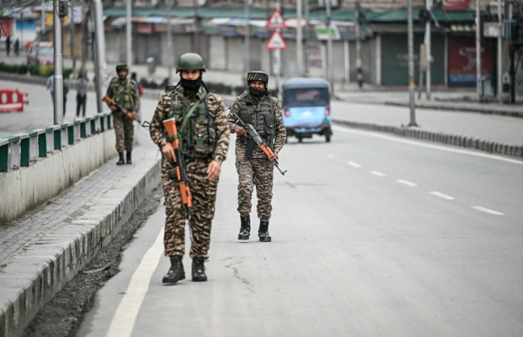 އިންޑިއާ އާއި ޕާކިސްތާނުން ހަމަލާތައް ހުއްޓާލައިފި