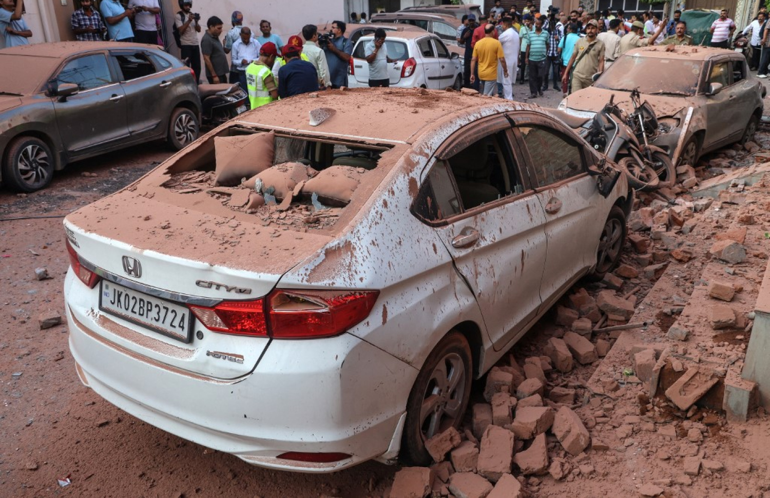 ޕާކިސްތާނުން ރޭ ދިން ހަމަލާތަކުގައި، ކަޝްމީރުގެ އިންޑިއާ ސަރަހައްދުން ގެއްލުންވެފައިވާ ތަނެއް. -- ފޮޓޯ: އޭއެފްޕީ