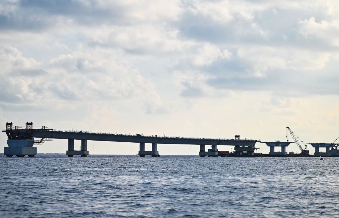 ތިލަމާލެ ބްރިޖުގެ މަސައްކަތް ކުރިއަށް ދަނީ. -- ފޮޓޯ: ފަޔާޒު މޫސާ | މިހާރު