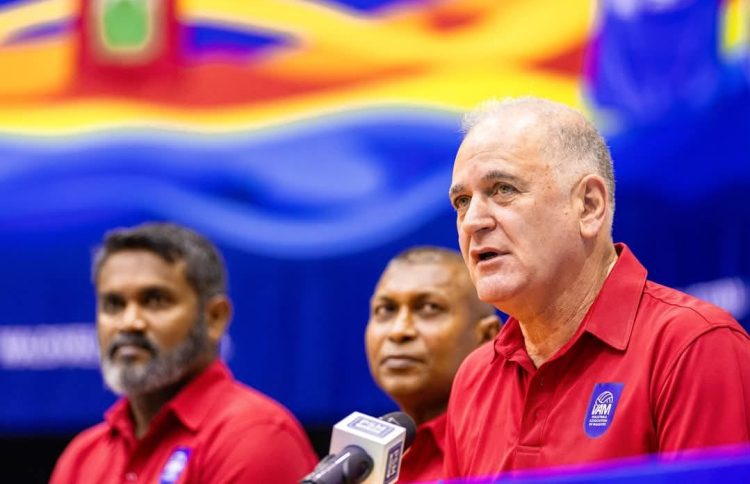 ވަސީލަތެއް ނެތް ކަމަށް ބުނެ އީރާން ކޯޗު ފުރައިފި