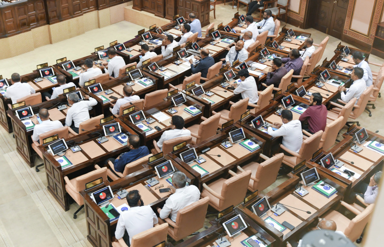 ބަންޑާރަ ނައިބުގެ އޮފީހުގެ ބިލް ފާސްނުކޮށް ކޮމިޓީއަށް