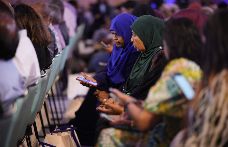 ޖަލްސާ ނިންމާފައި ގެއަށް ދިޔައީ "ފައިދާ" ހިފައިގެން!