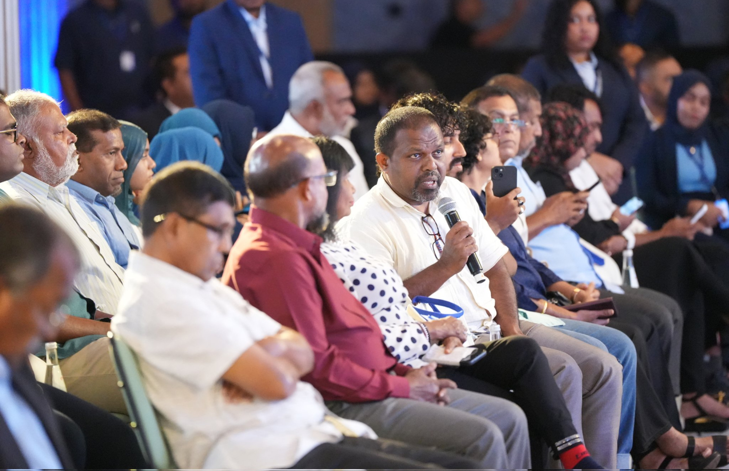 އެސްޓީއޯގެ ހިއްސާދާރަކު ސުވާލު ކުރަނީ -- ފޮޓޯ: އެސްޓީއޯ