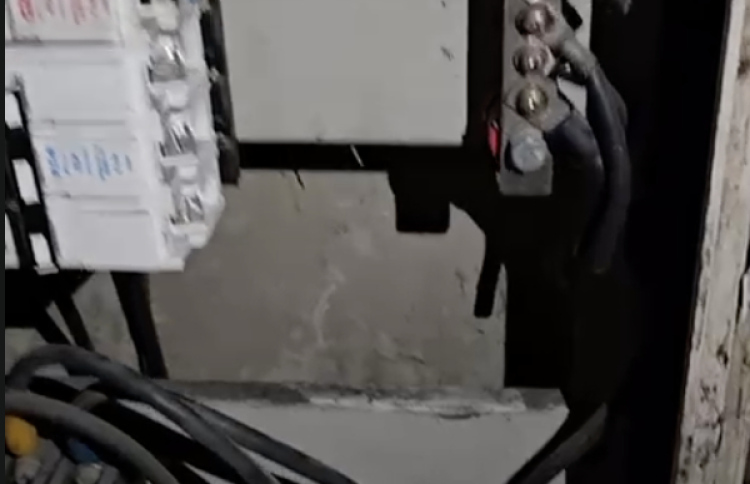 އެމްޑީޕީ ހަރުގެ ބްލޮކުން ކަރަންޓު ނަރުތައް ބުރިކޮށްފި