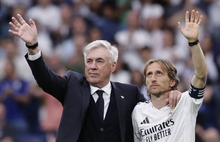 ދެ ލެޖެންޑުންނަށް ރެއާލުން އަލްވަދާއު ކިޔައިފި