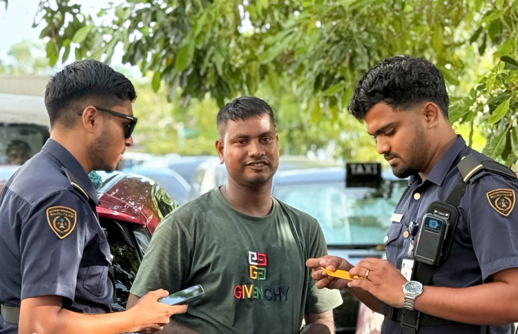 އިމިގްރޭޝަނުން ބޮޑީ ވޯން ކެމެރާ ބޭނުންކުރަން ފަށައިފި