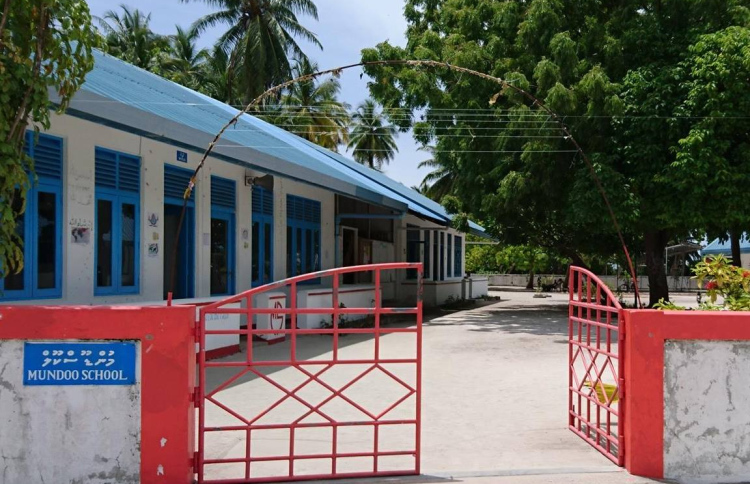 މުންޑޫ ސްކޫލު މީހެއްގެ ނަމުގައި މުސާރަނެގި މައްސަލައެއް