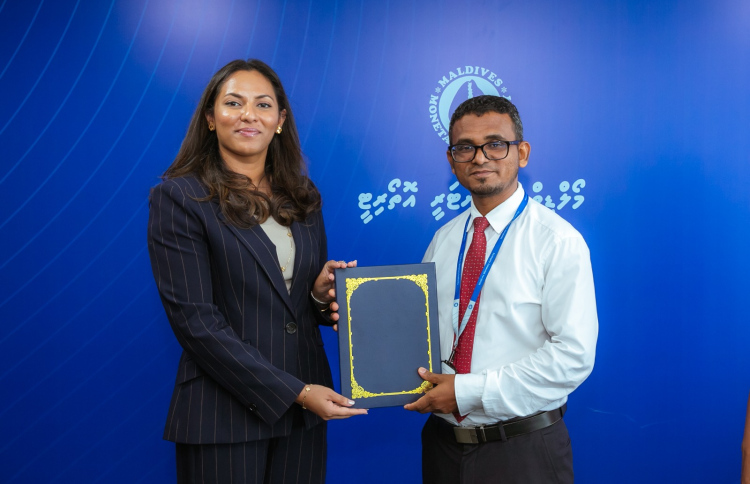 އިތުރު ދެ ބޭންކެއް އުފެއްދުމުގެ ހުއްދަ ދީފި