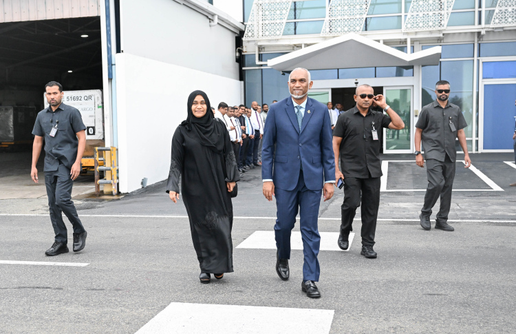 ރައީސްގެ ދެކަނބަލުން ހައްޖަށް ފުރާވަޑައިގެންފި